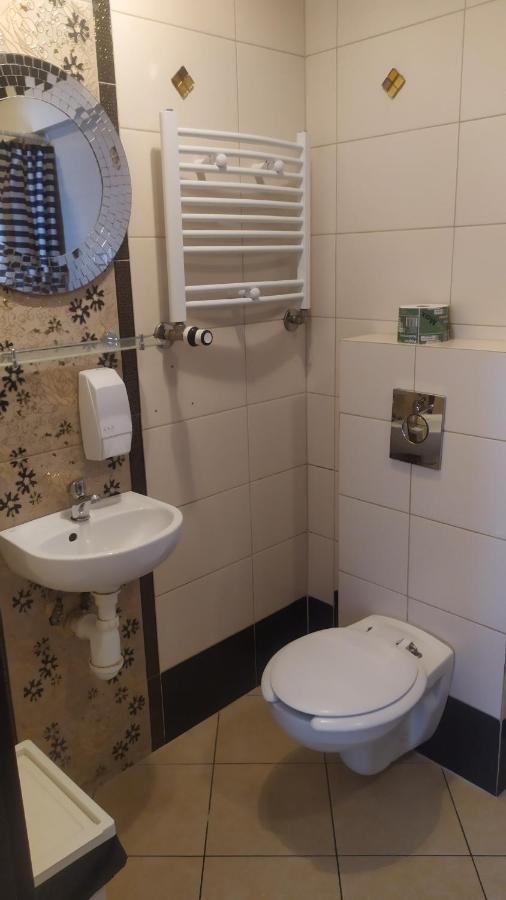 Pokoje Goscinne Z Lazienkami Przy Wroclawiu, Darmowy Parking Dlugoleka  Luaran gambar