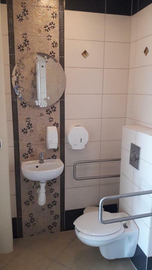 Pokoje Goscinne Z Lazienkami Przy Wroclawiu, Darmowy Parking Dlugoleka  Luaran gambar